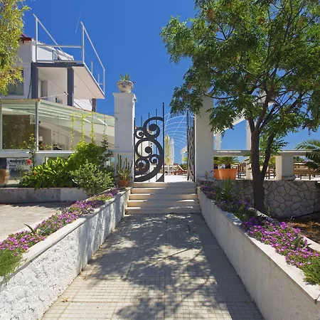 住宿加早餐酒店 Dela