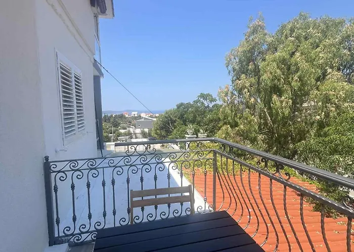 住宿加早餐酒店 Dela 赫瓦尔