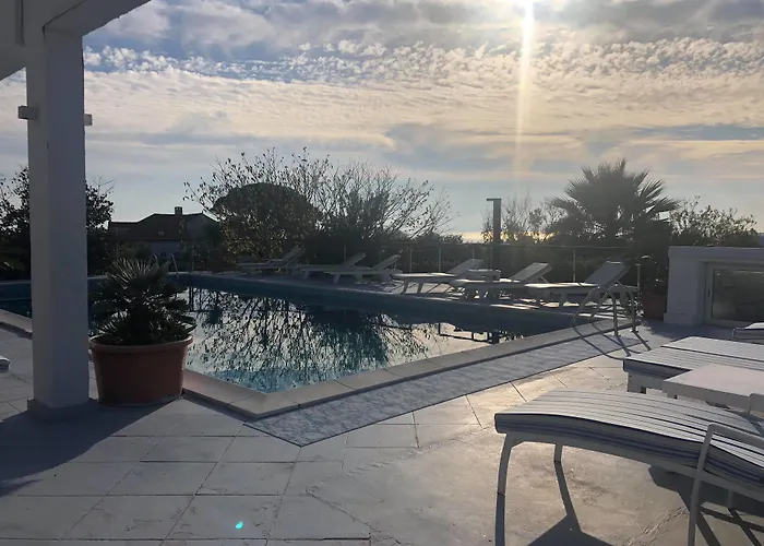 住宿加早餐酒店 Dela 3*