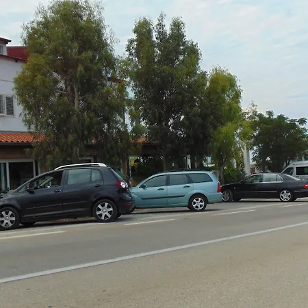 فندق مبيت وإفطار Dela 3*