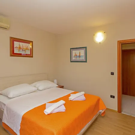 Dela Bed and breakfast 3*