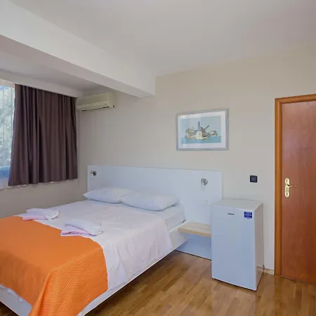 فندق مبيت وإفطار Dela هفار