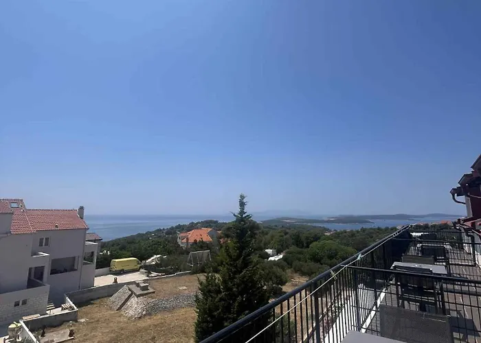 Dela Hvar Town